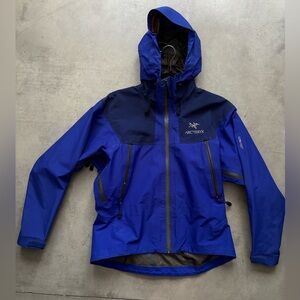 Arc'teryx Vintage Beta AR Jacket Hooded Gore Tex XCR